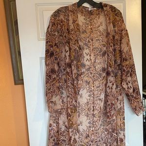 BCBG light rose in color with floral long sleeve thin kimono/duster size Medium